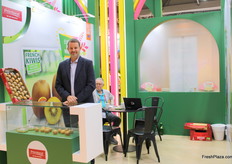 Etienne Malaguti of France’s Primland said their Oscar branded red, yellow, and green-fleshed Hayward kiwis are grown in Chile, Spain, and Portugal for year-around availability.