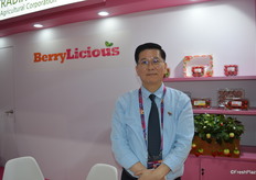 ELIM Trading specialize in South Korean strawberries, the season is late November – May. Calvin Oh was at the stand.
