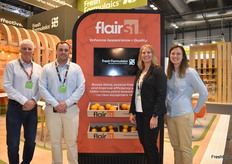 Dave Gianni, Lodewyk Pretorius, Becca Holt, and Cilla Wagenaar with Fresh Formulaics stand by the company’s Flair S1 display. The coating extends shelf-life and enhances appearance of citrus.